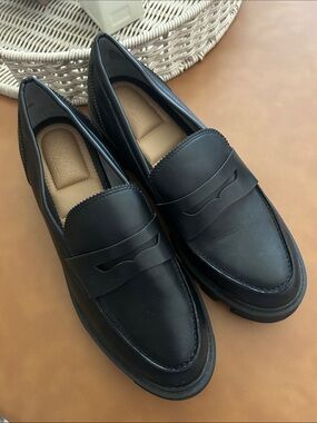 Crown Vintage Lane Black Lug Sole Penny Loafer Size 9
